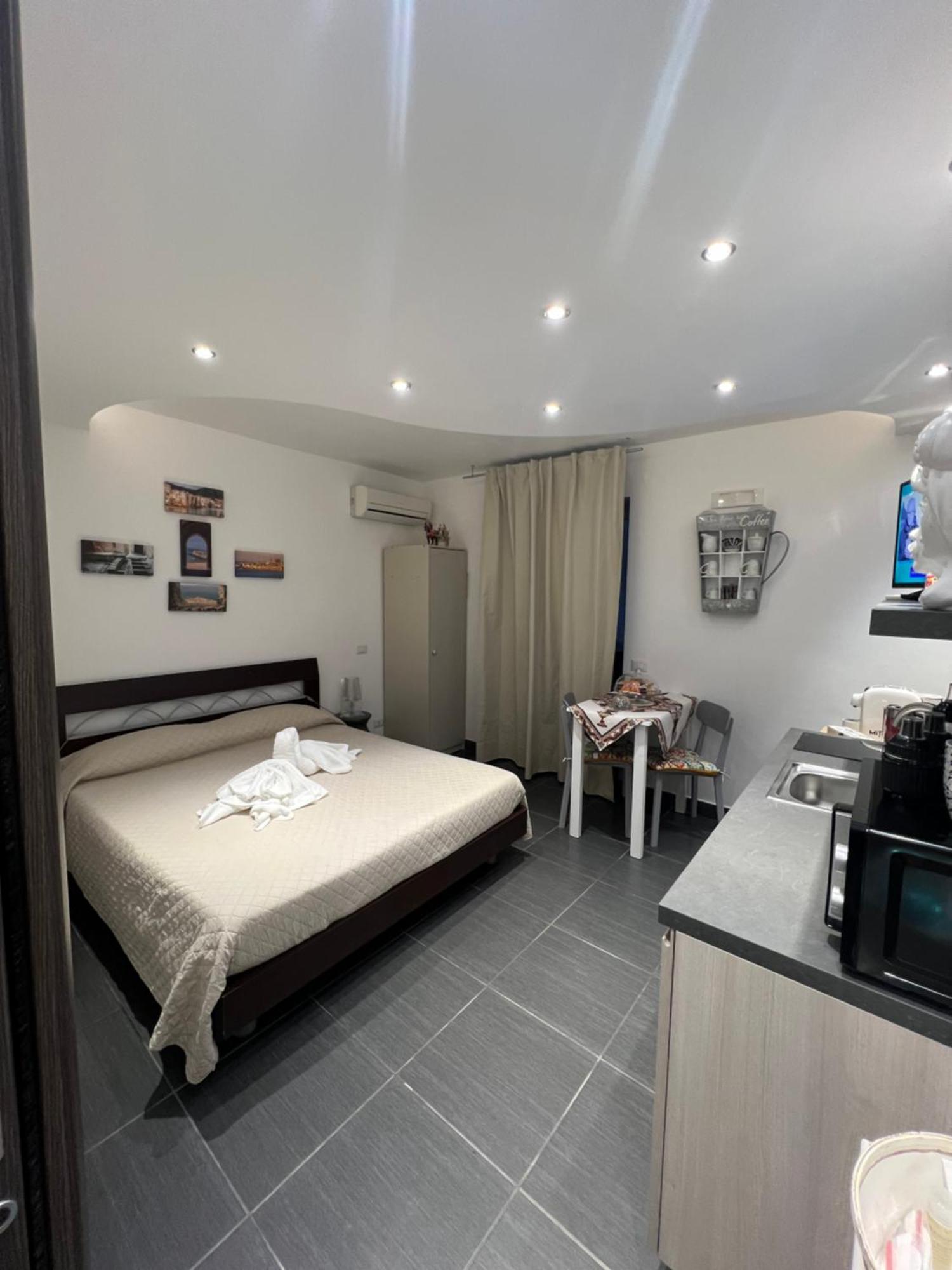 Nel Cortile Suite Чефалу Экстерьер фото